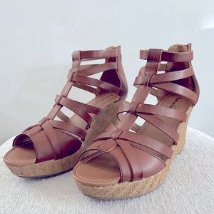 American Eagle brown gladiator sandal 7.5